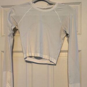 Swiftly Tech Cropped Long Sleeve 2.0 - Size 4 in White.